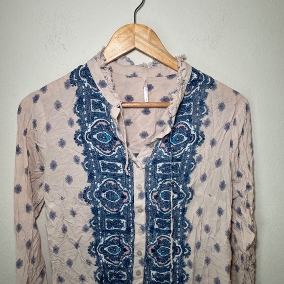 Free People Blouse Women's LG Blush Blue Multi Wishing Well Print Blouse Boho - Picture 2 of 5